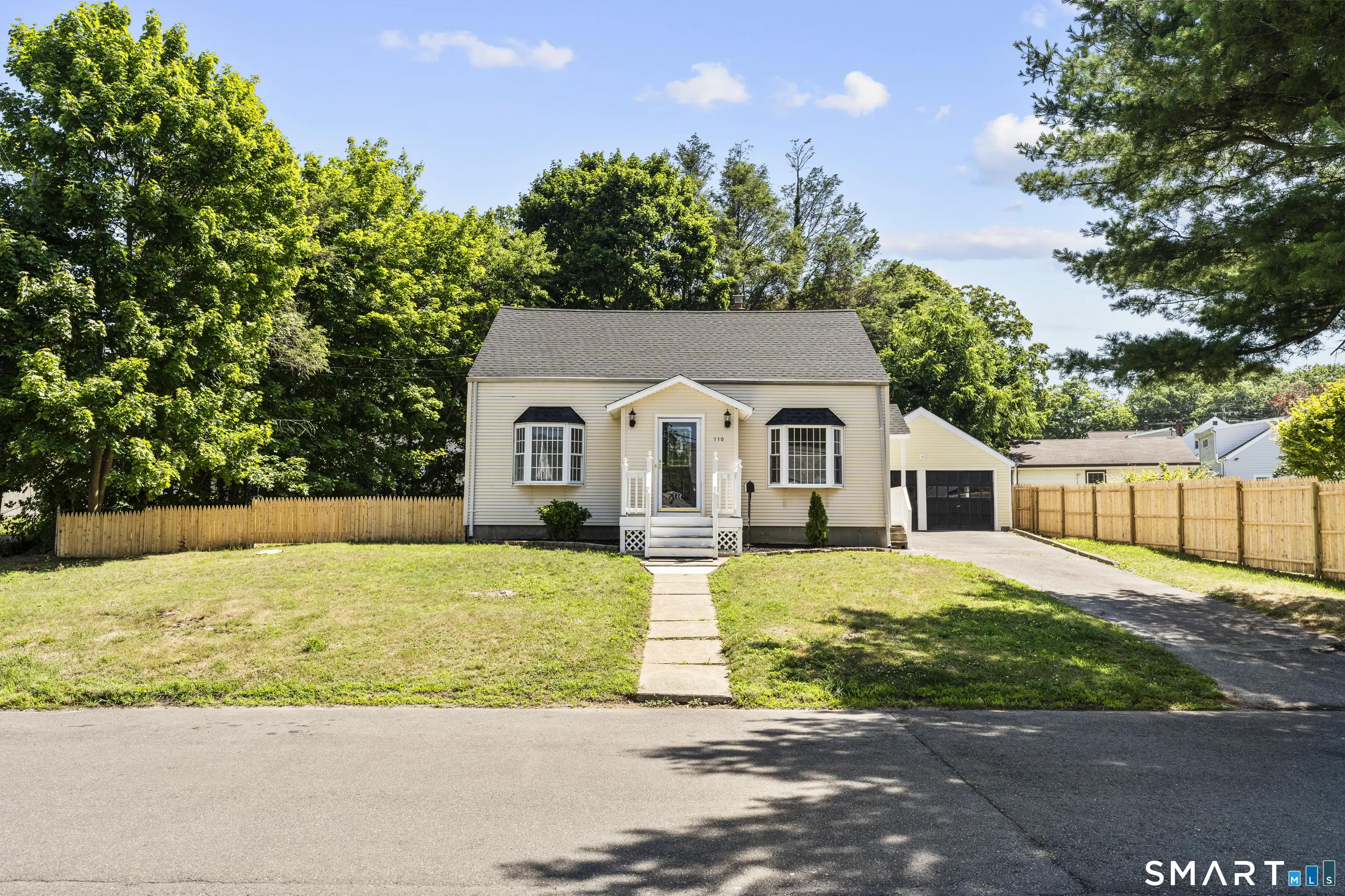 110 Minturn Road, Bridgeport