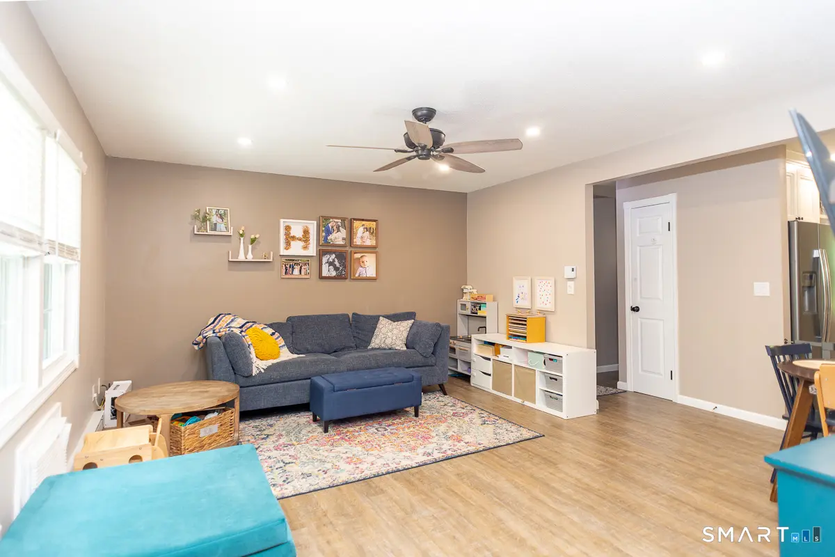 646 Howe Avenue 8, Shelton