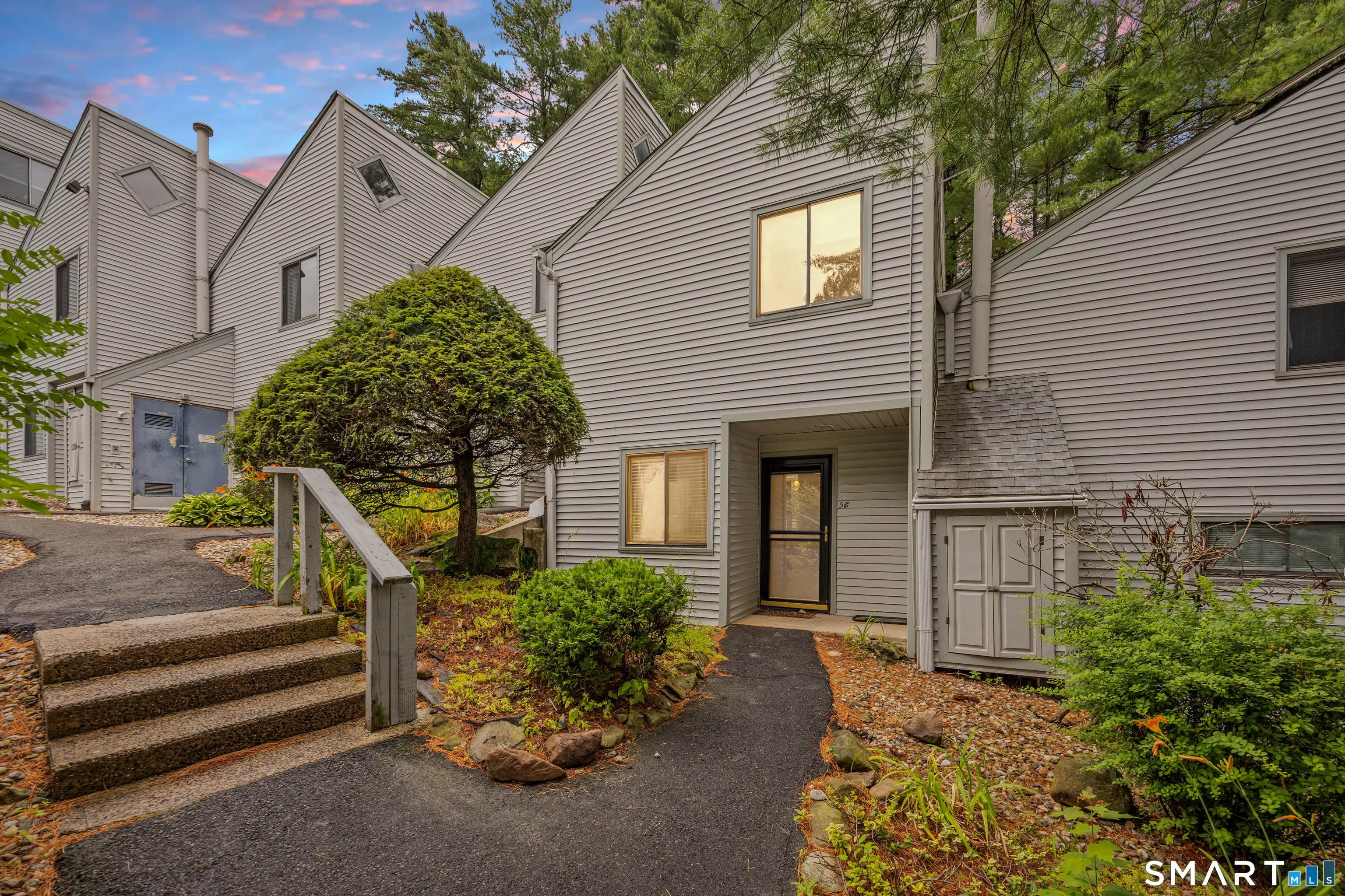 5 Staunton Court E, Farmington