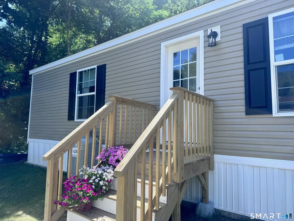 11 School Ground Road 13, Branford