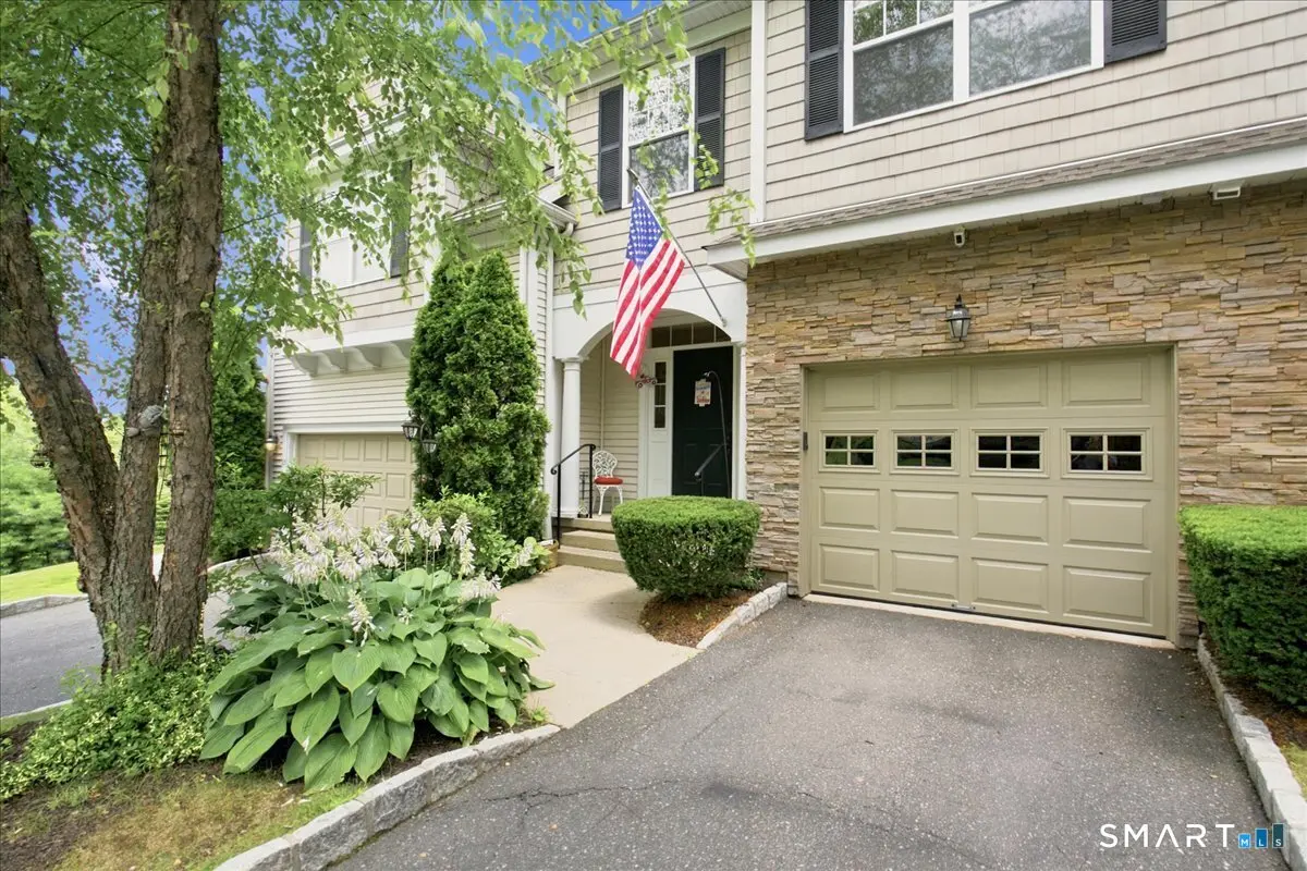 28 Woodcrest Lane 28, Danbury
