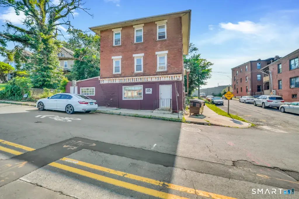 71 East Main Street, Middletown