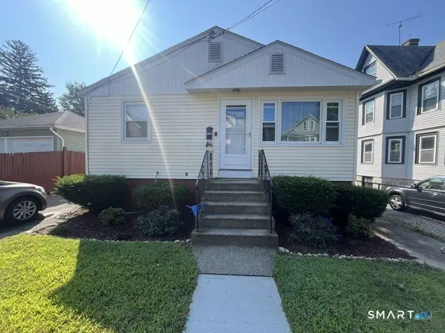 12 Pleasant Street, New London