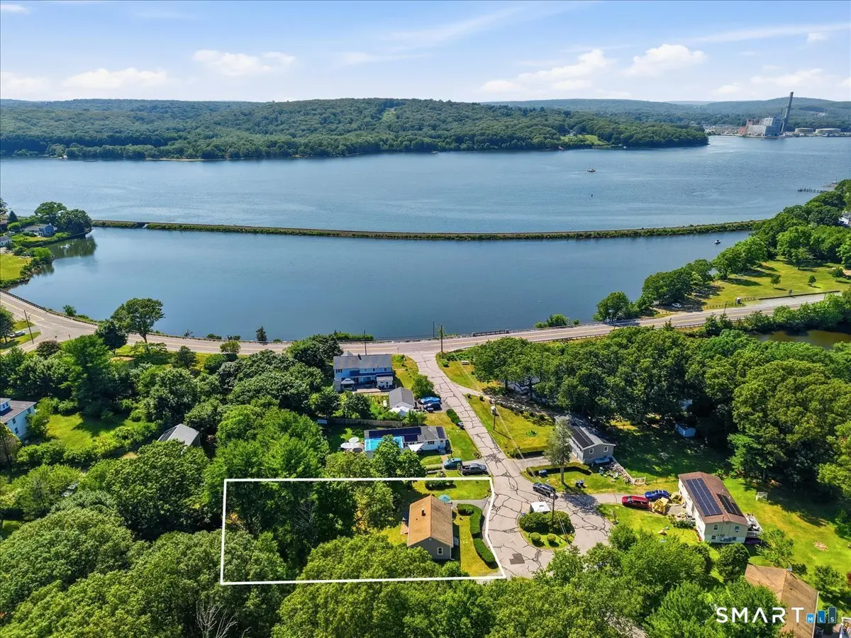 8 Mill Cove Road, Ledyard