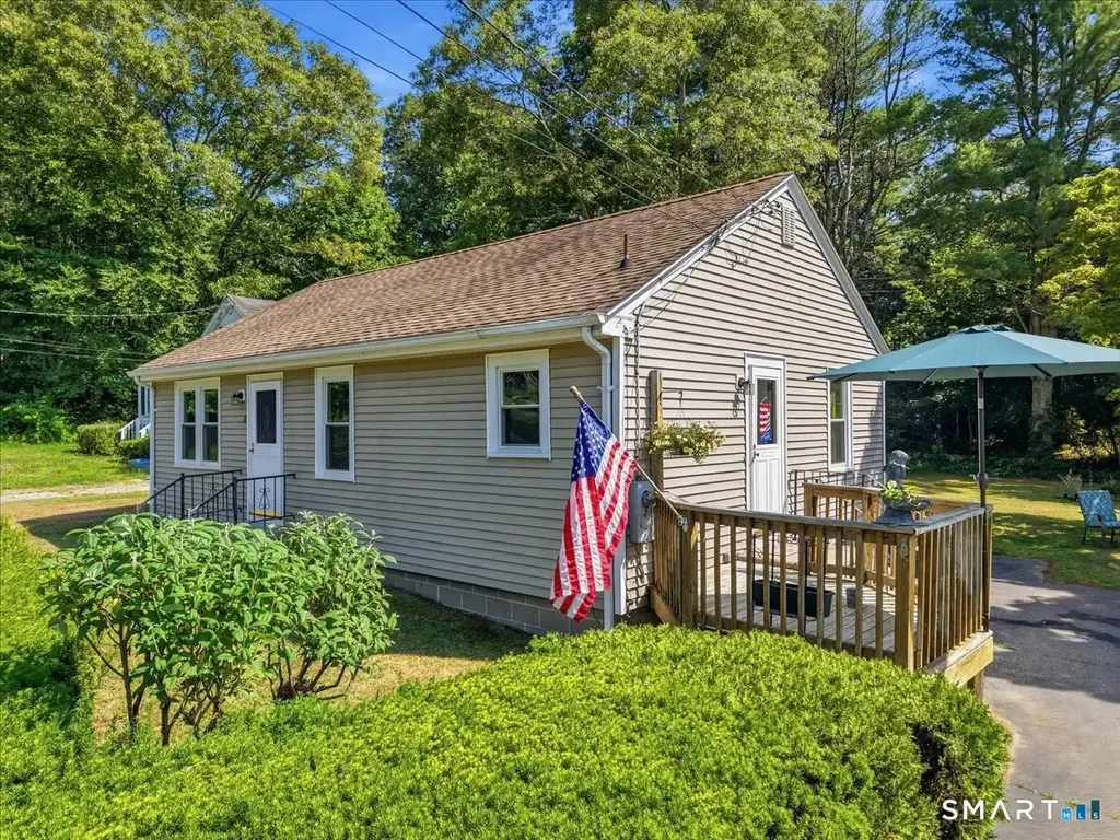 8 Mill Cove Road, Ledyard