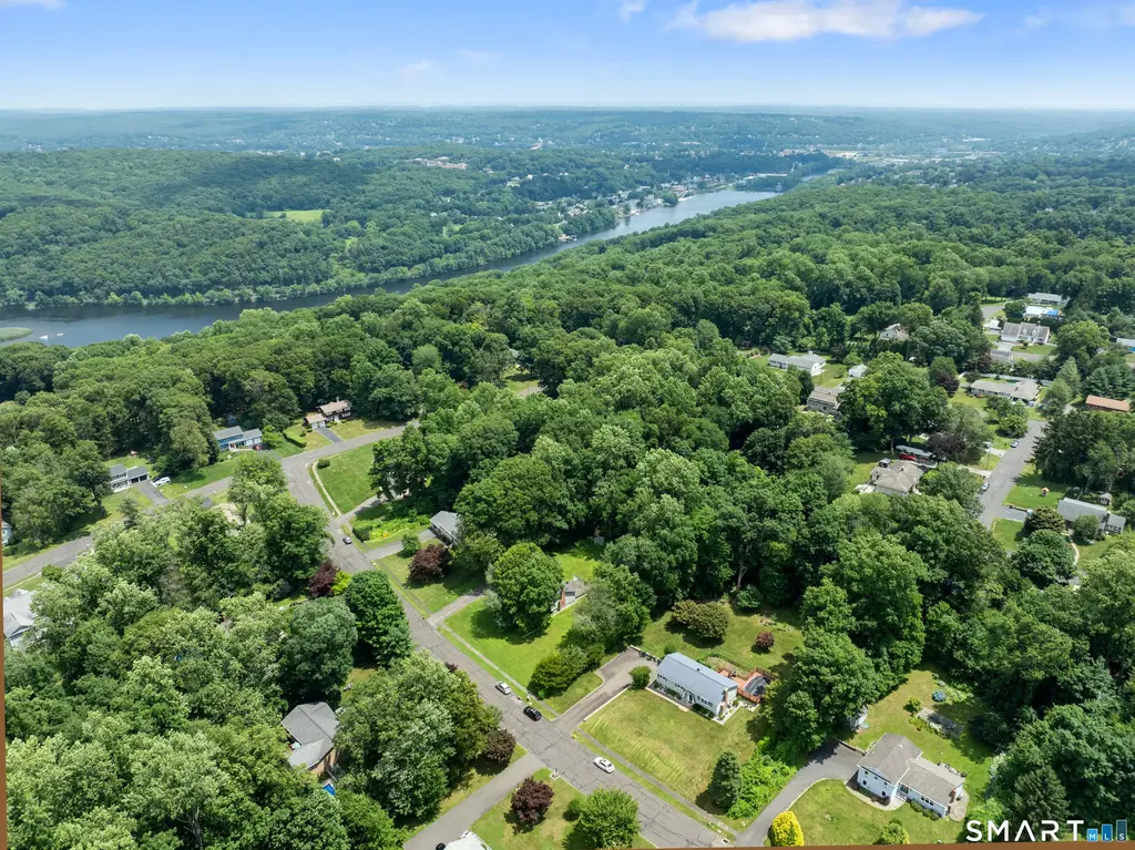 19 Driftwood Lane, Shelton