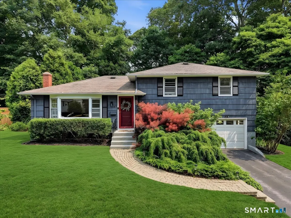 61 Hilltop Road, Groton