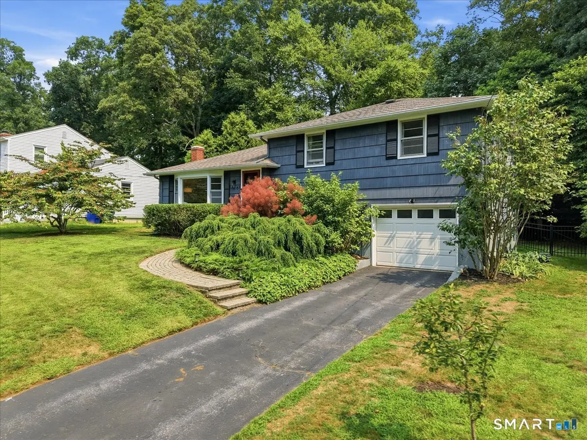 61 Hilltop Road, Groton