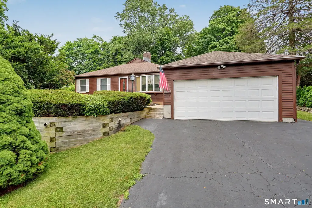 10 Paulina Place, Trumbull