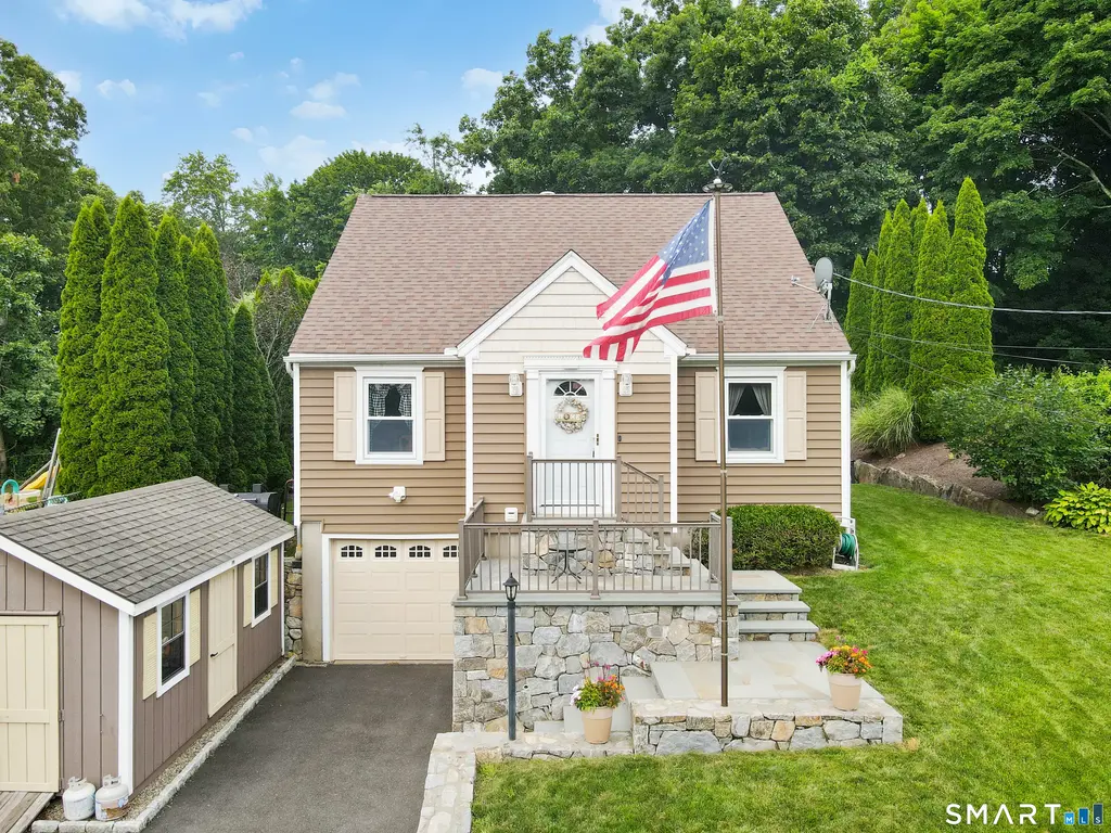 39 Morris Avenue, Trumbull