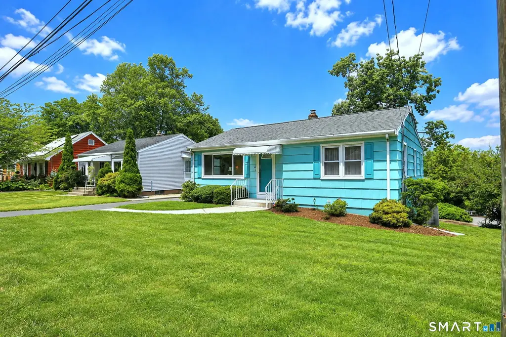 14 Ballou Road, Branford