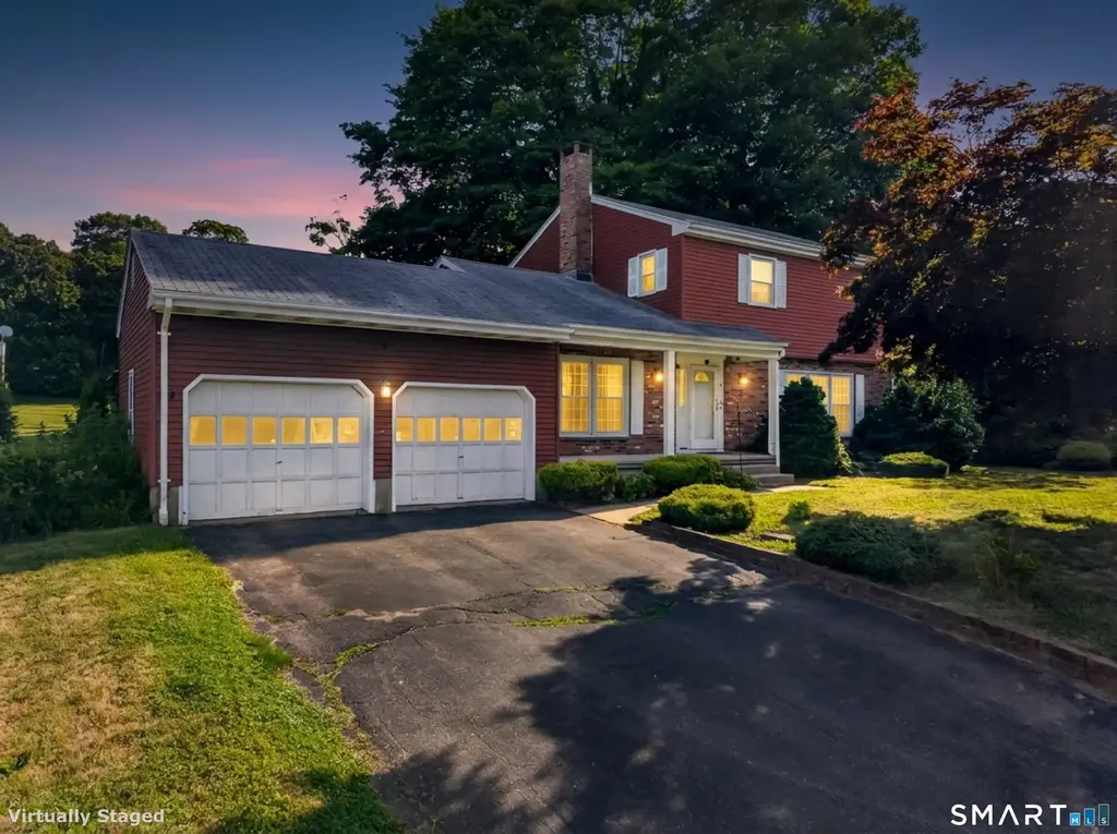 9 Round Hill Road, Middletown