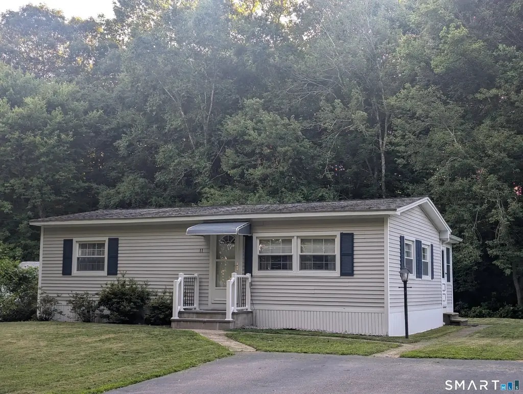 11 Old Forge Road, Westbrook