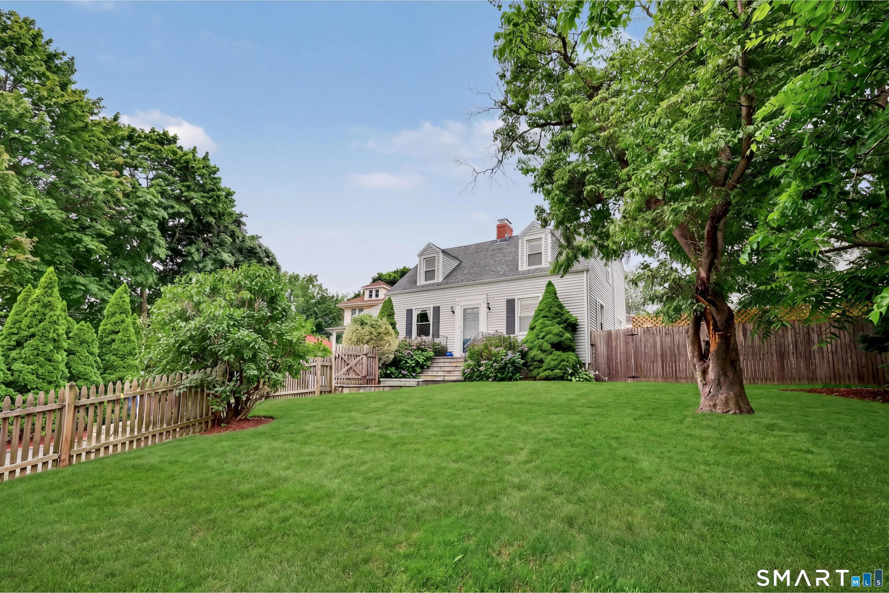77 Round Hill Road, Fairfield