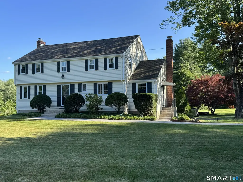28 Crestwood Road, Simsbury