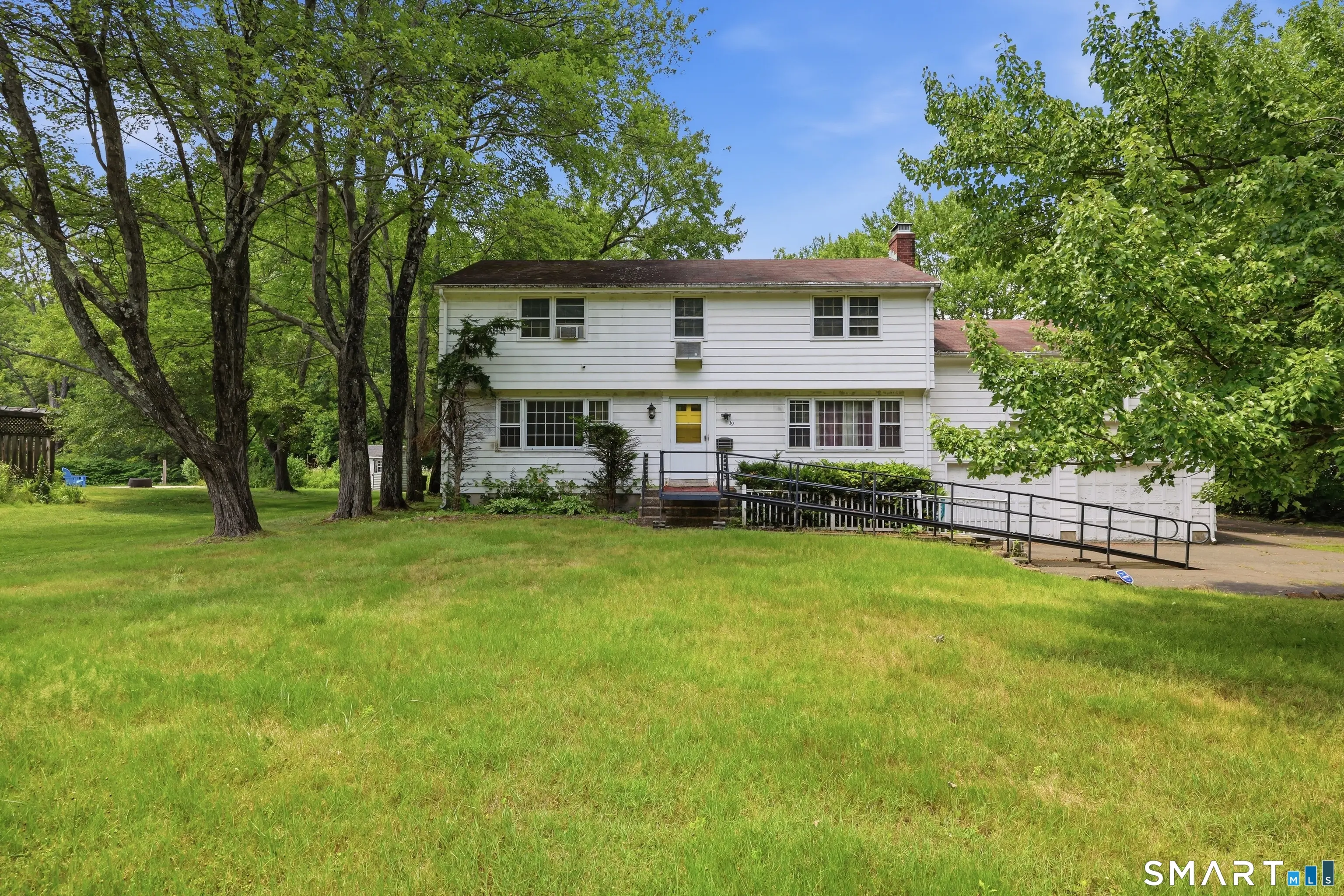 39 Maple Avenue, Bloomfield