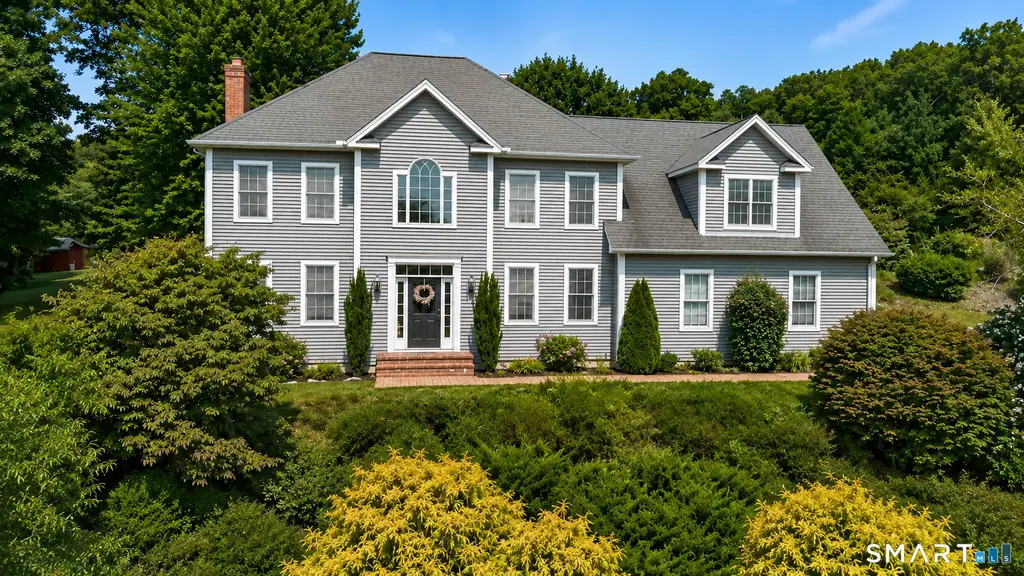 1 Angelas Way, Burlington