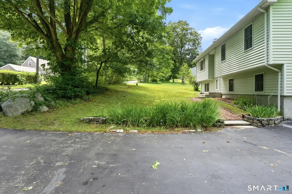 19 Holmes Road, East Lyme