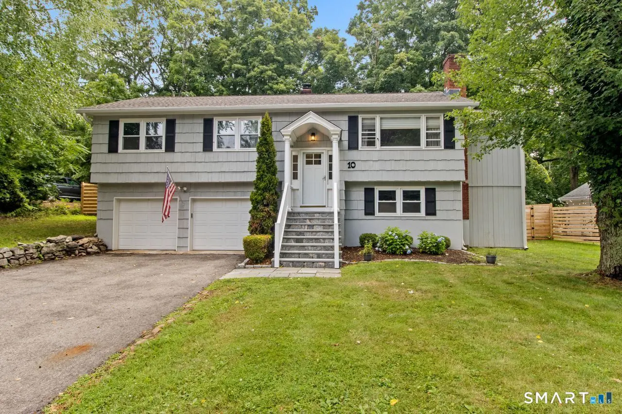 10 Grumman Avenue, Norwalk