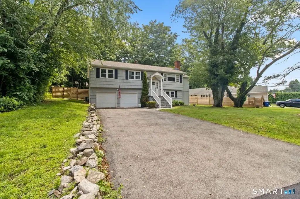 10 Grumman Avenue, Norwalk