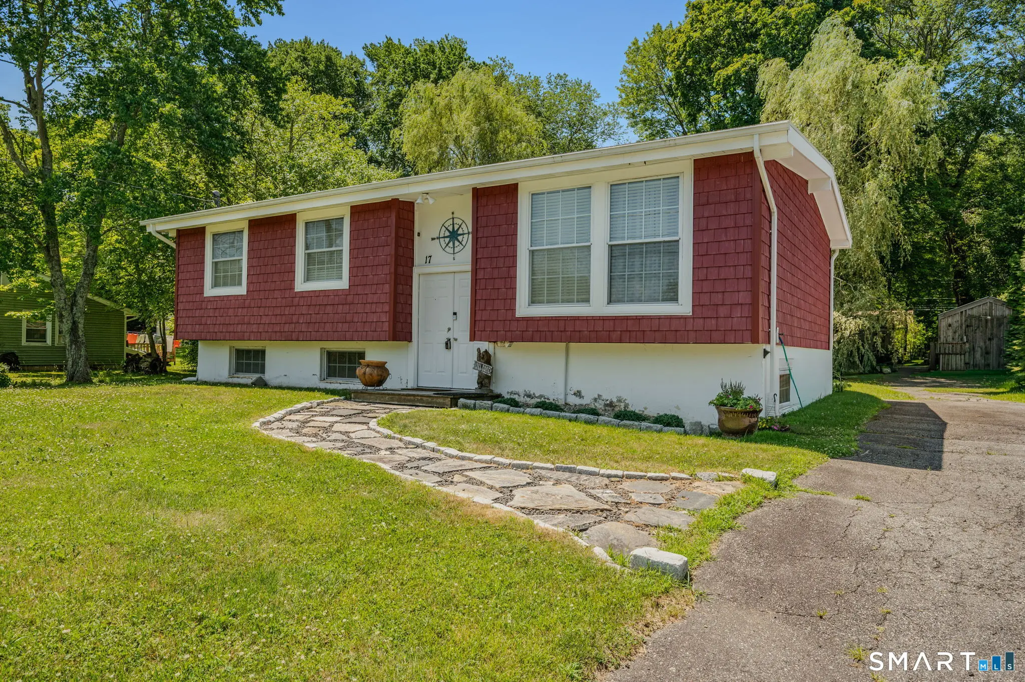 17 Meeting House Lane, Ledyard