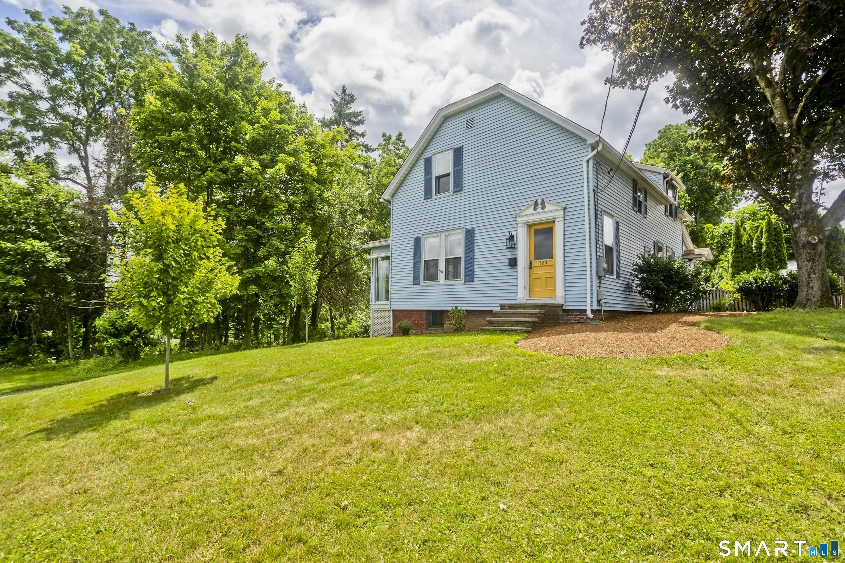 320 Mapleton Avenue, Suffield