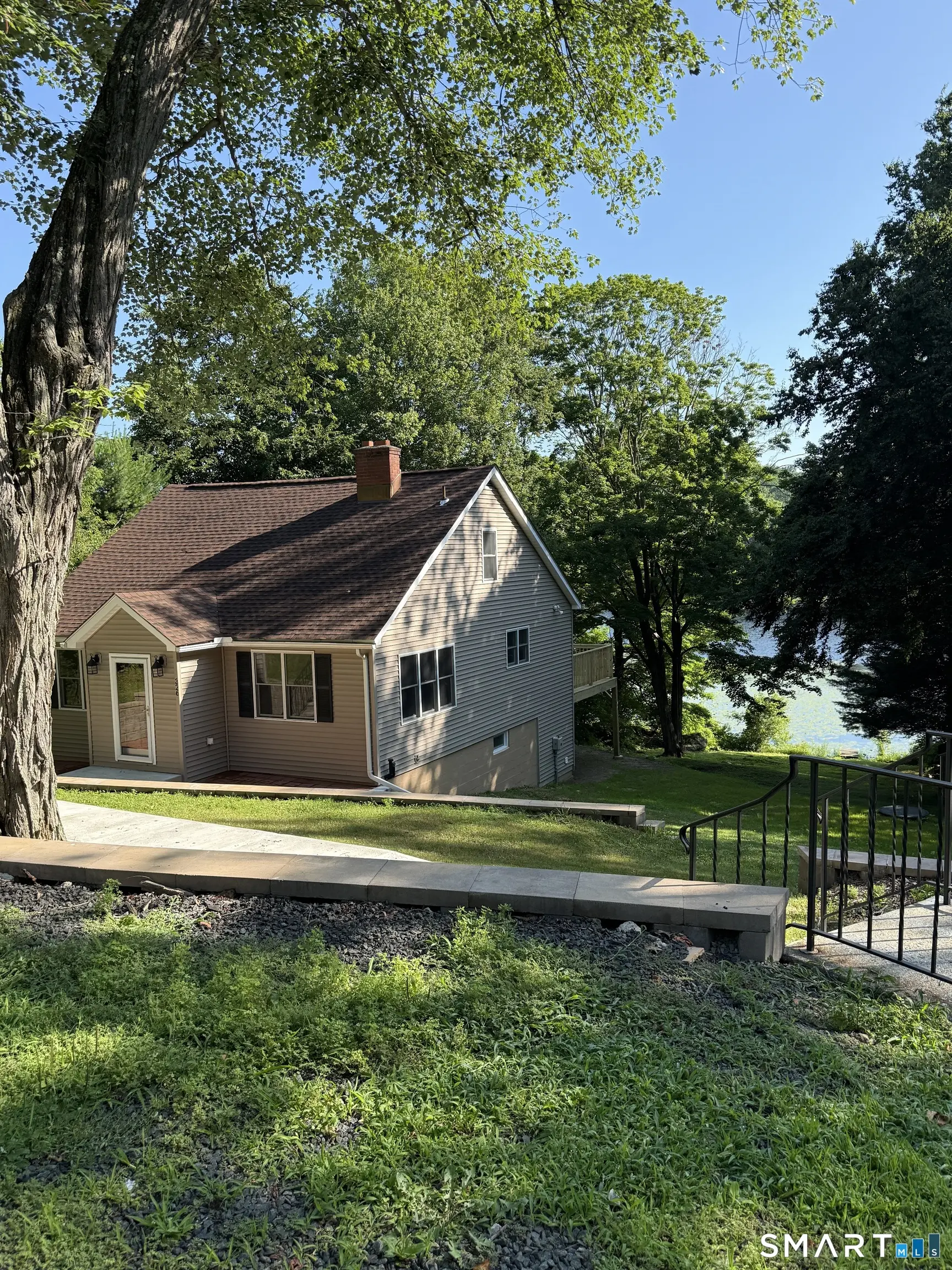 326 Lake Shore Drive, Middlebury