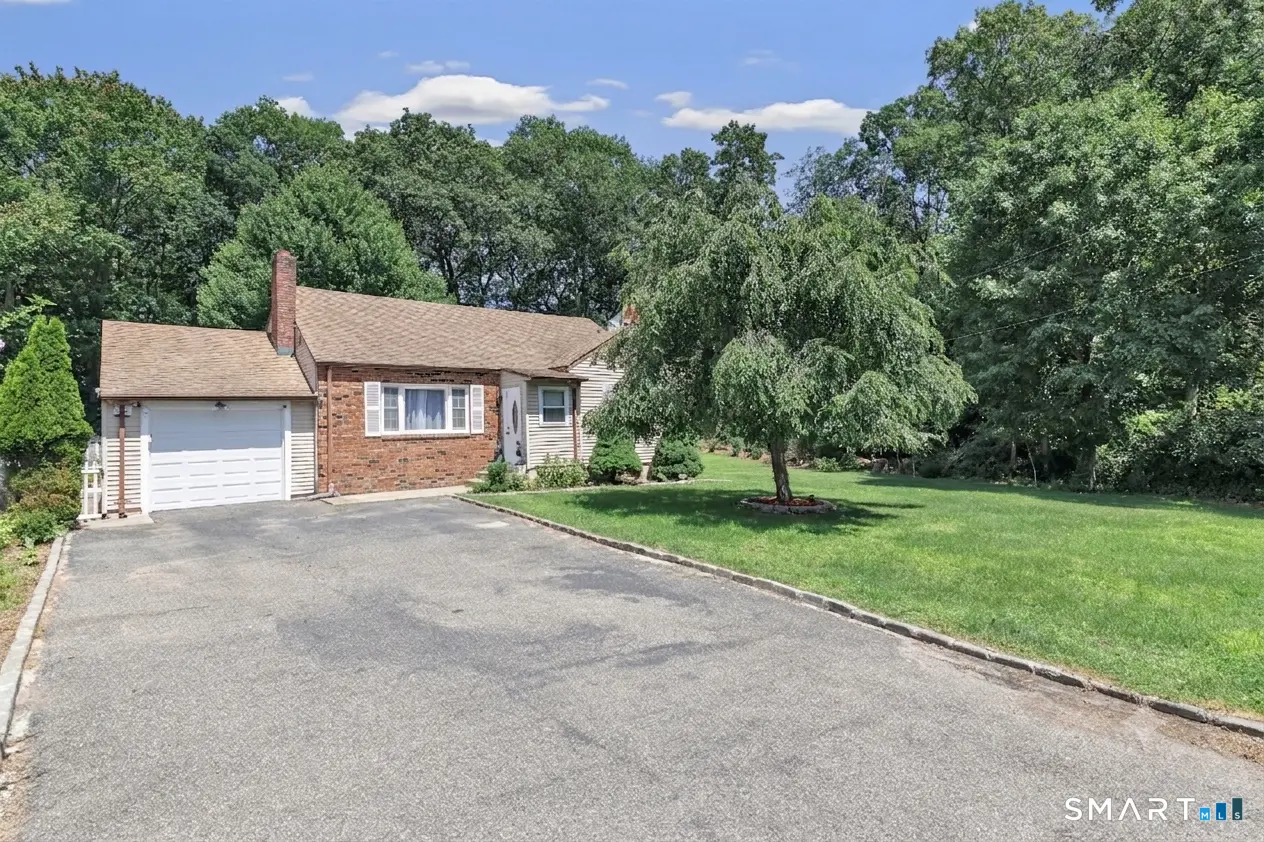 25 North Forest Circle, West Haven