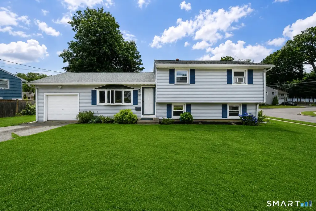 245 Oakwood Drive, Fairfield