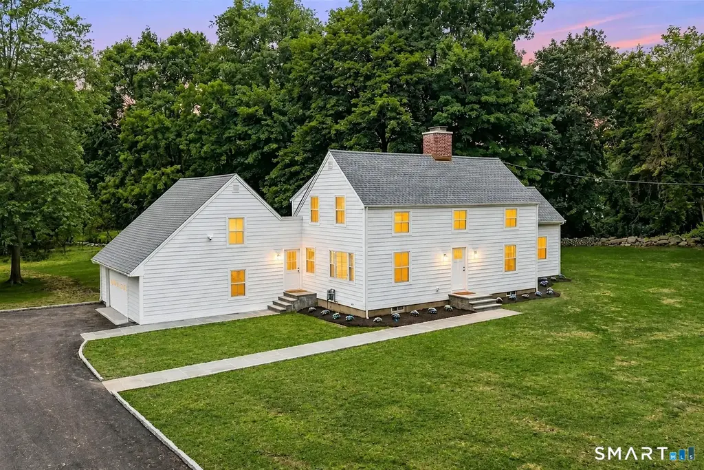 110 Cross Highway, Westport