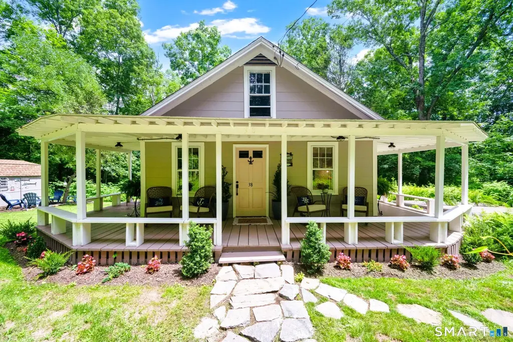 38 Briarcliffe Road, East Haddam