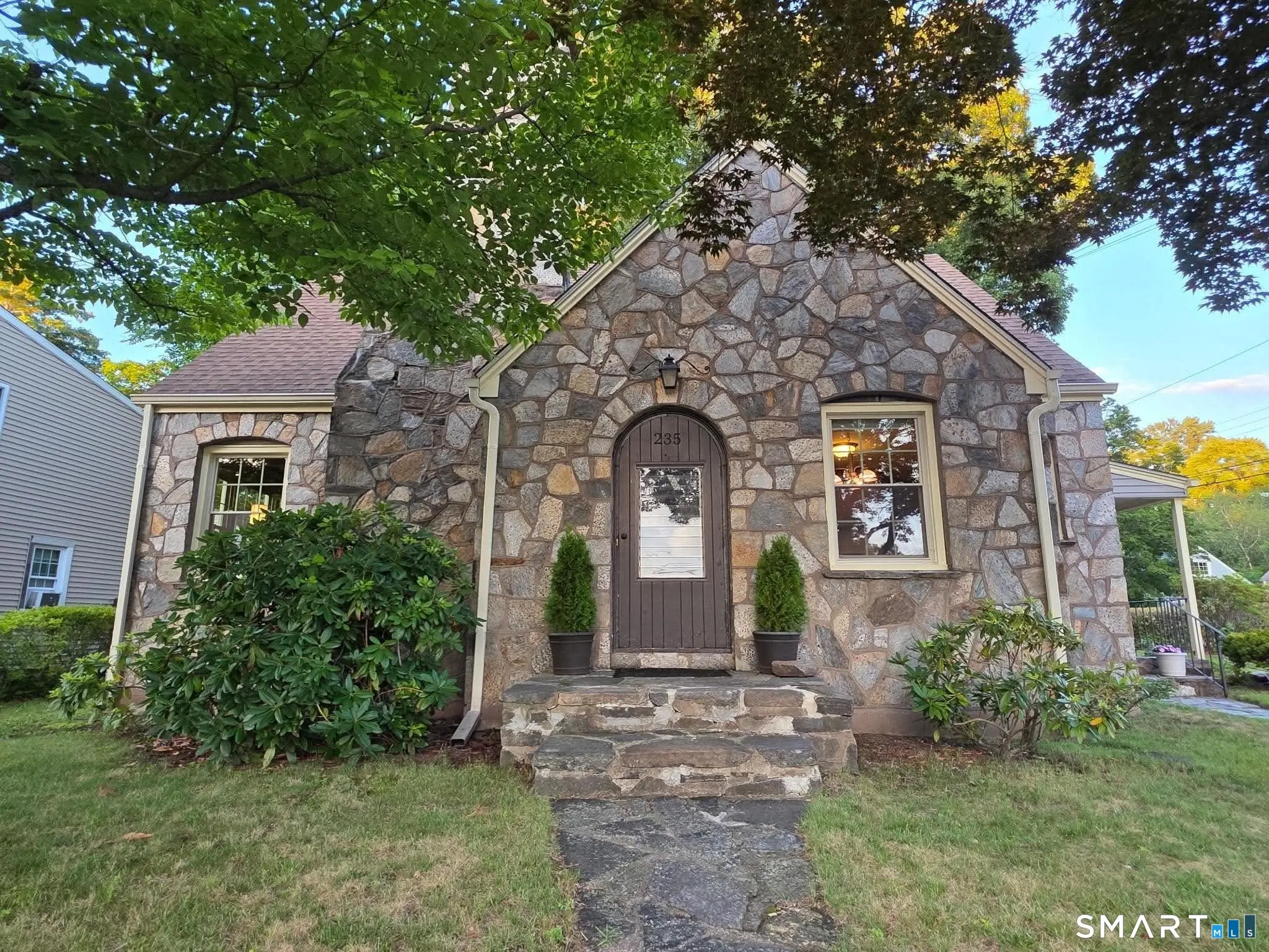 235 Summit Street, Manchester