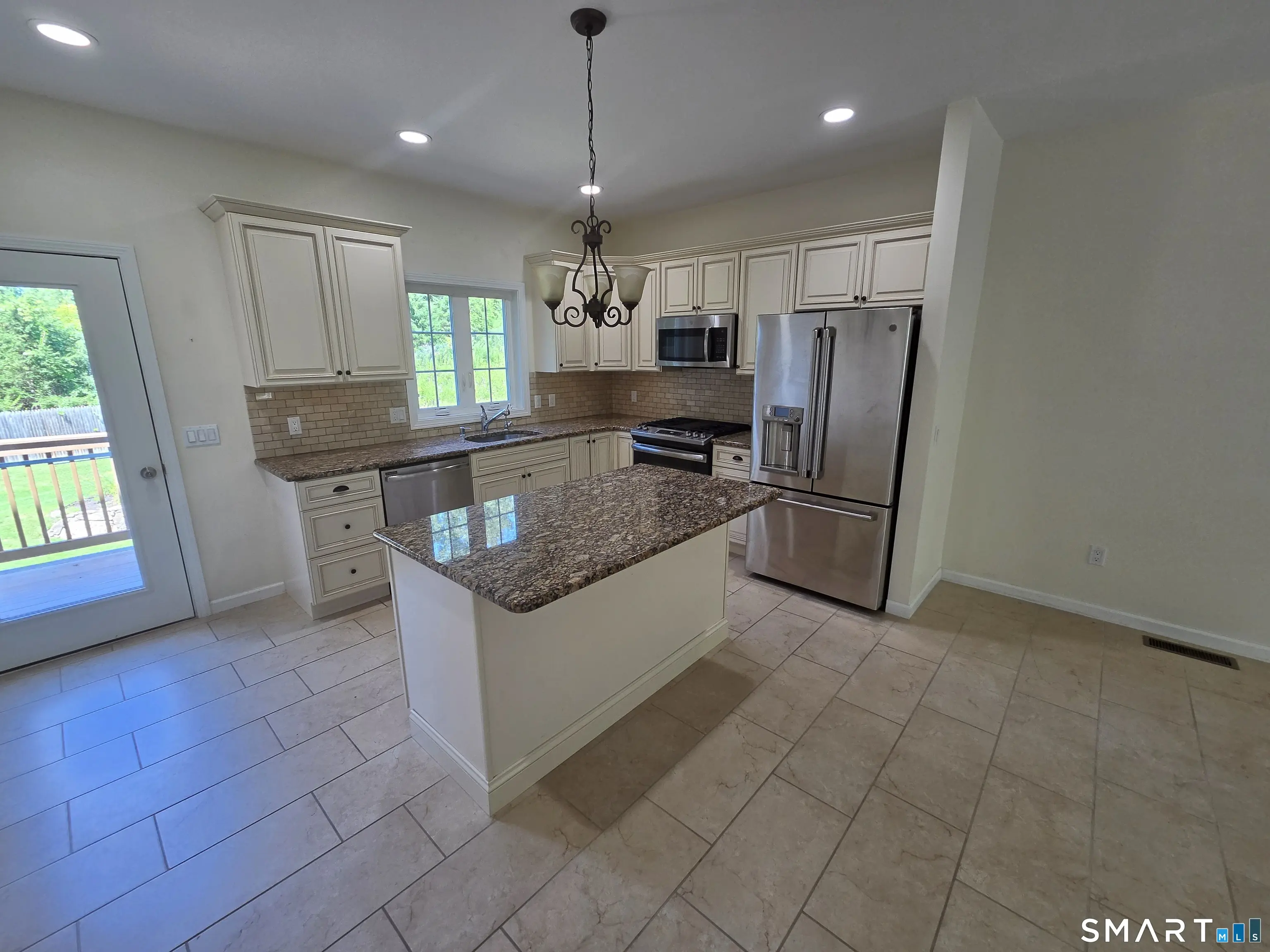 10 Oak Meadows Drive 10, Brookfield