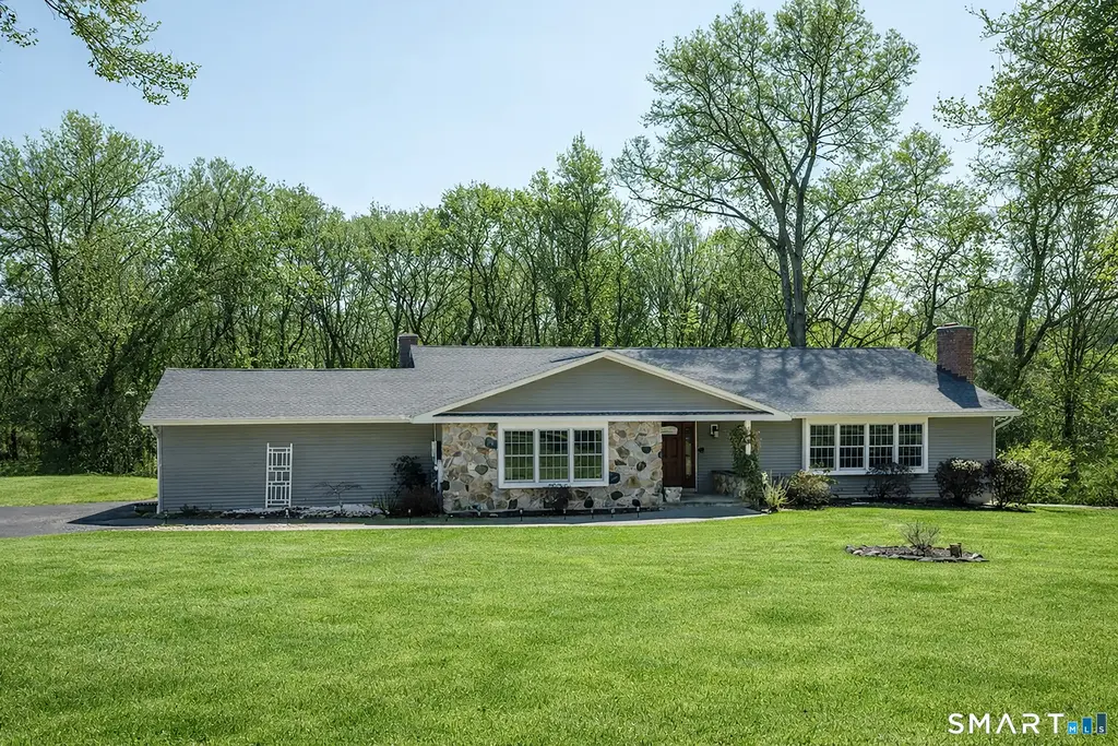 9 Delno Drive, Danbury