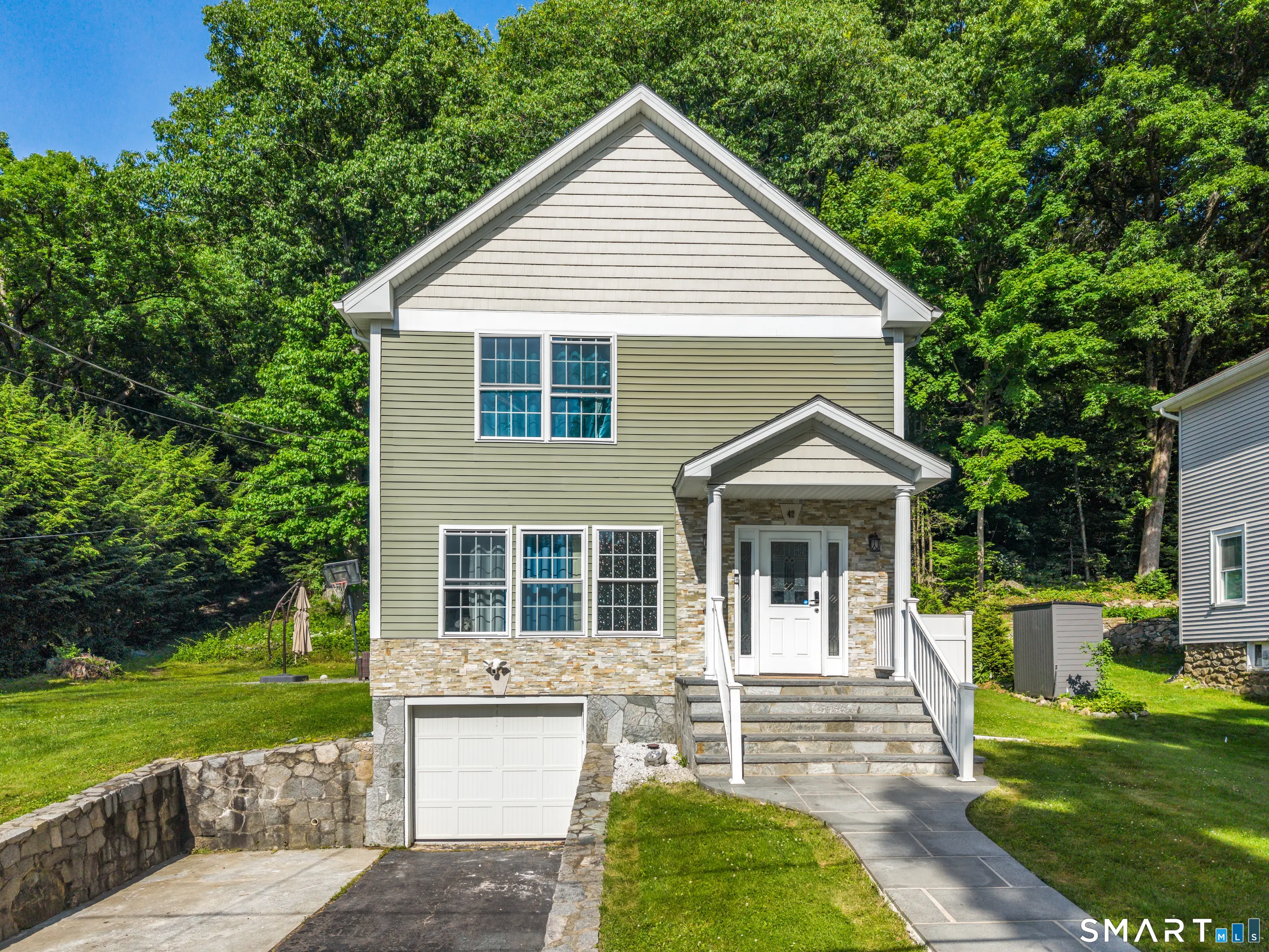 42 White Avenue, Middlebury