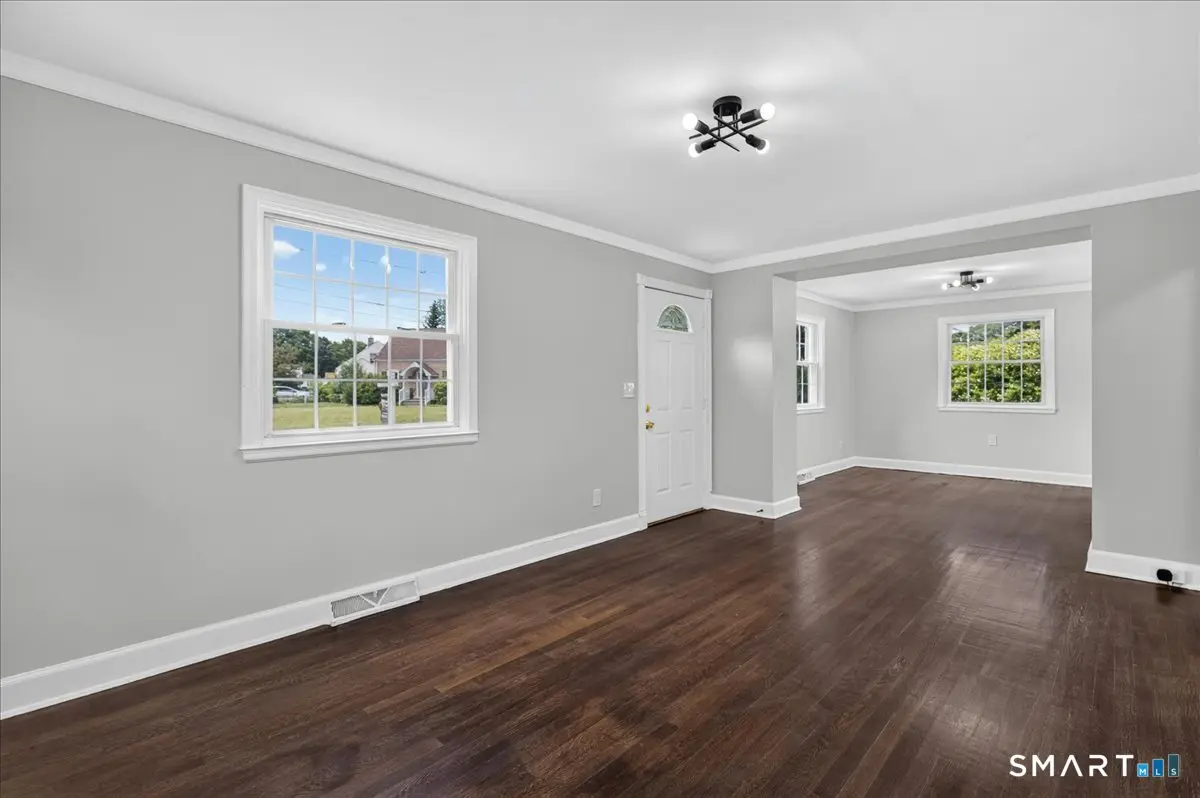5 Lynmot Road, Hamden