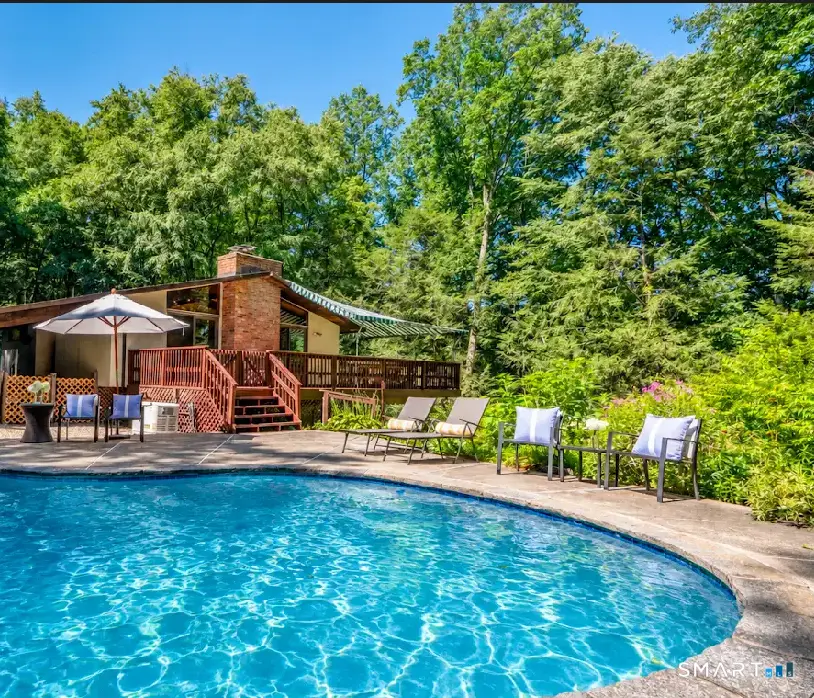 6 Great Pond Lane, Redding