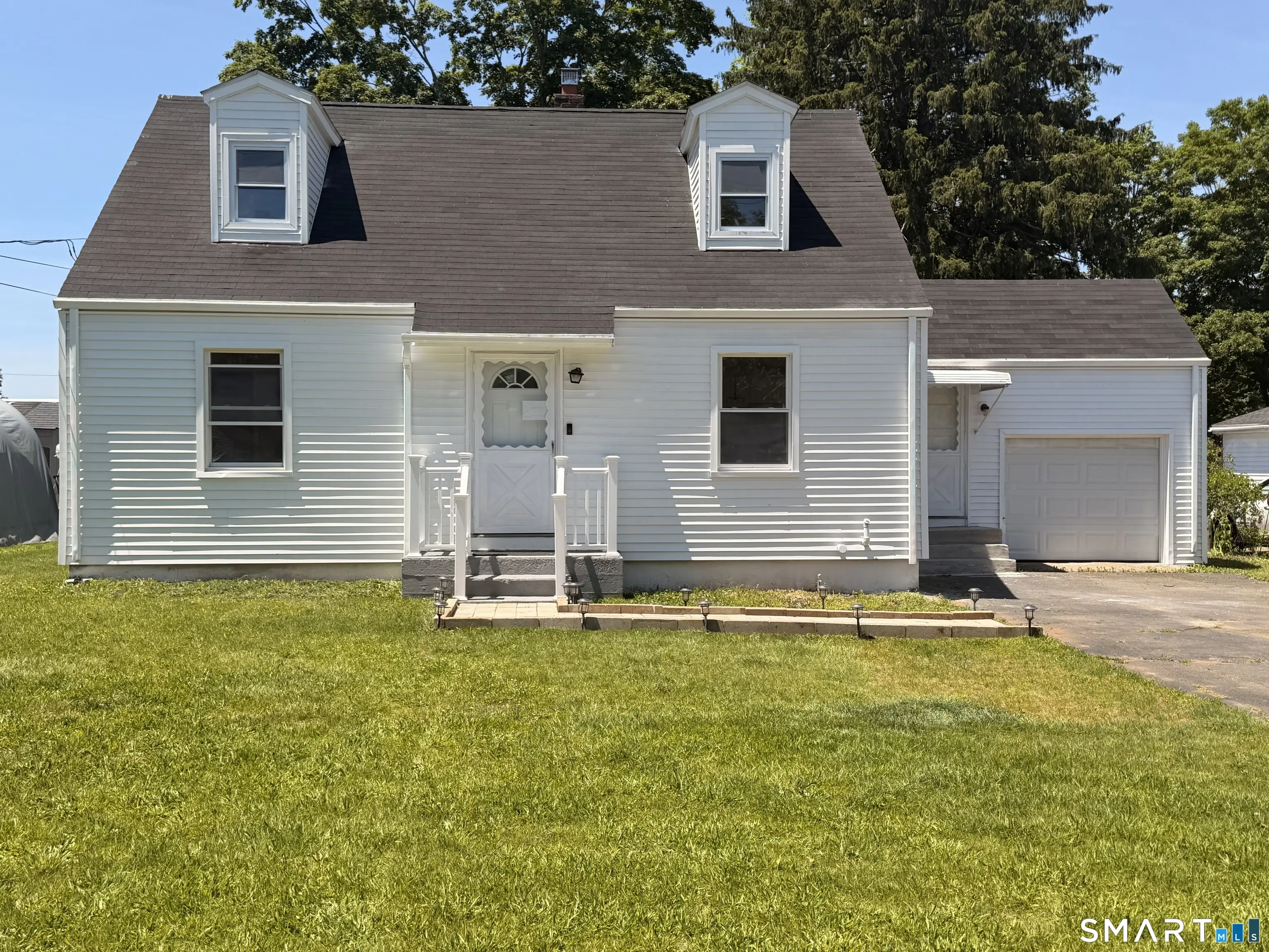 8 River Road, East Haven