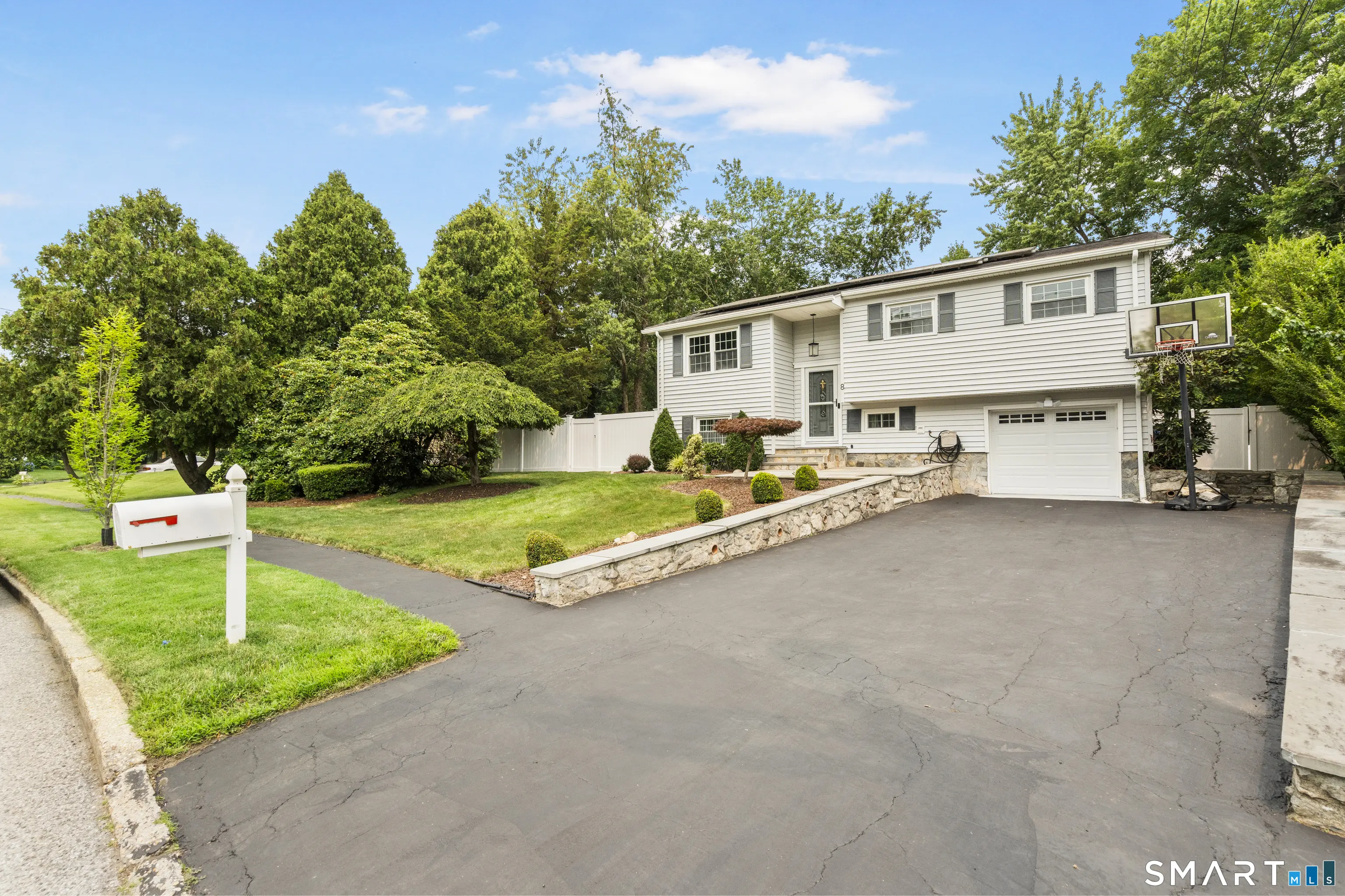 8 Country Club Road, Norwalk