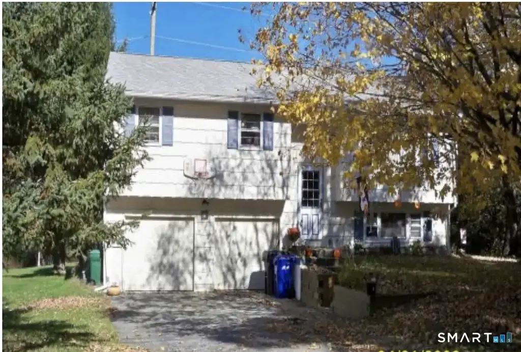 16 Stonecastle Road, New Milford