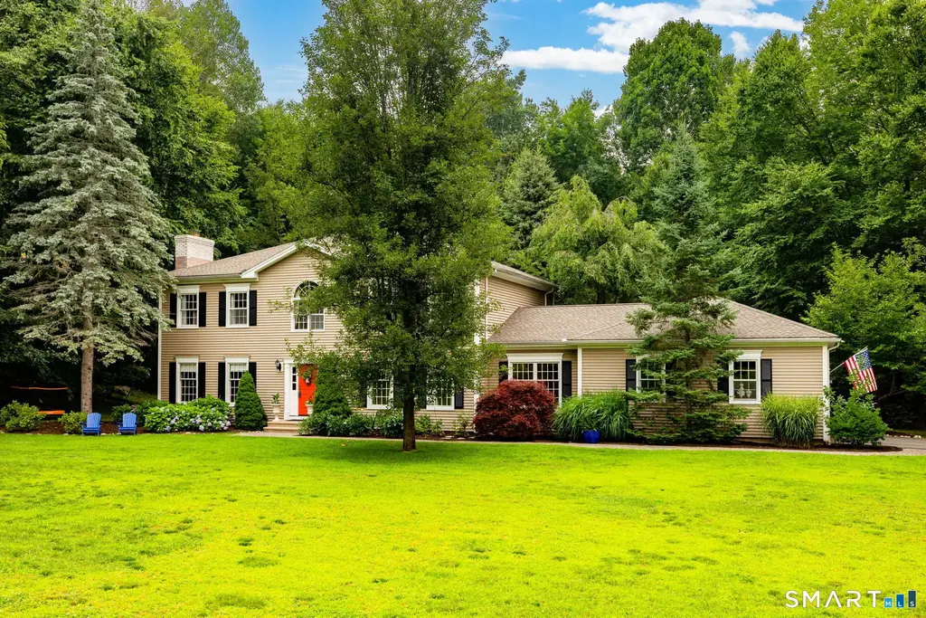 62 Black Walnut Lane, Burlington