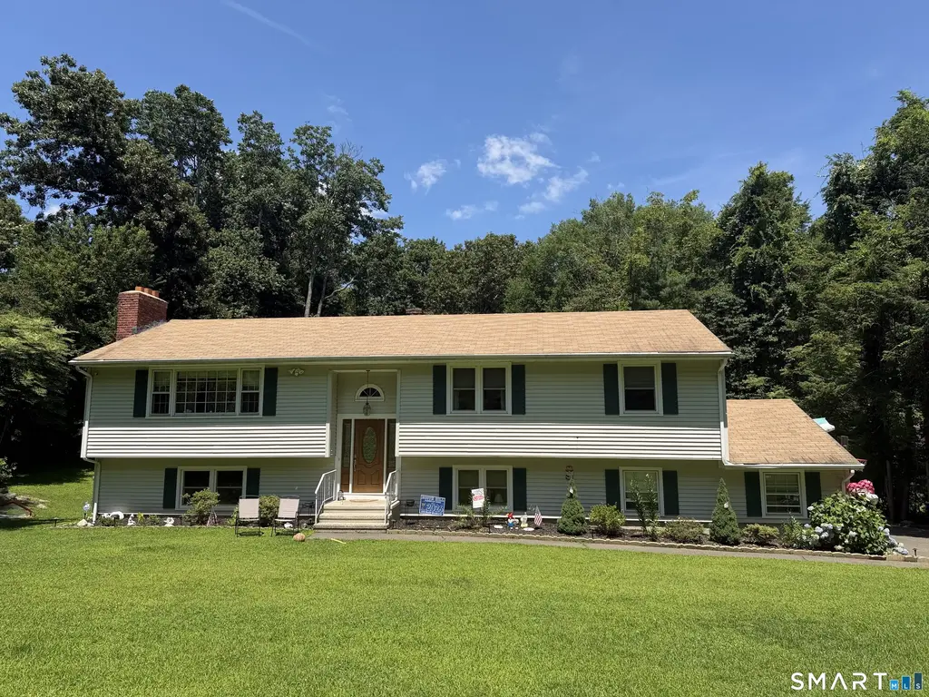 12 Briarwoods Terrace, Trumbull