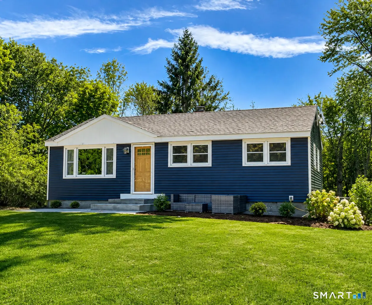 38 Pond Drive, North Stonington
