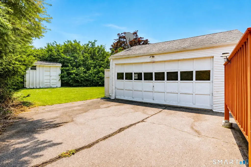 61 Northrop Road, West Haven