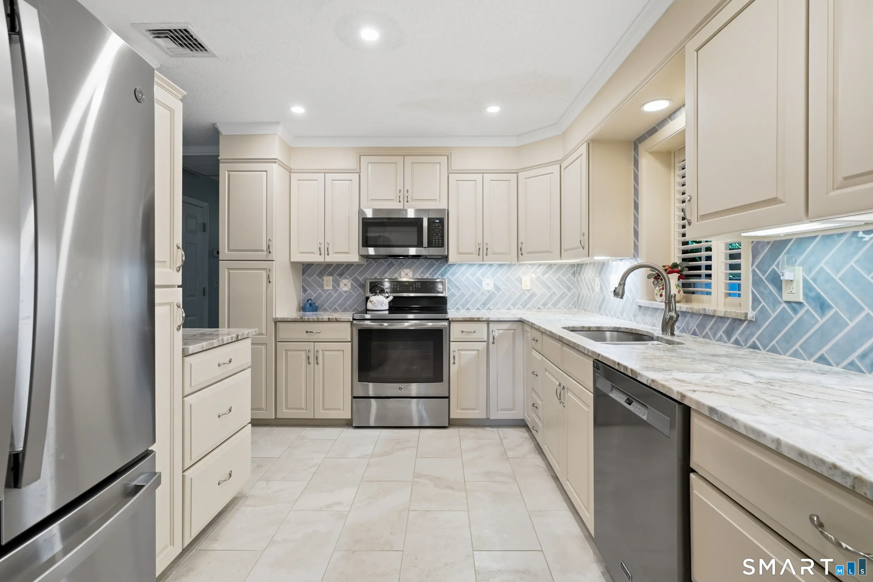 28 Meetinghouse Terrace, New Milford