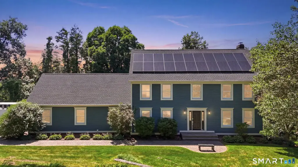 35 Forest Hills Drive, Farmington