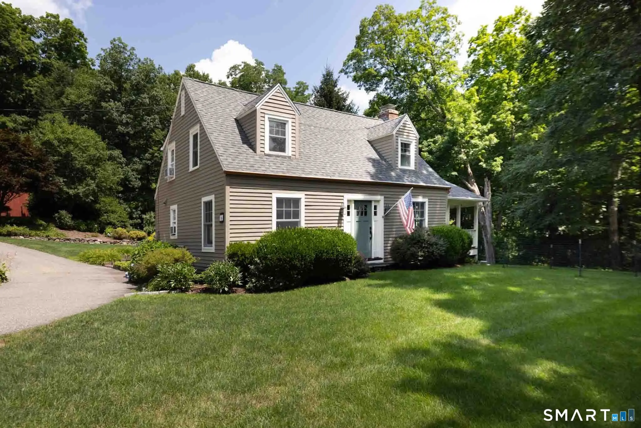 16 Barnes Hill Road, Burlington