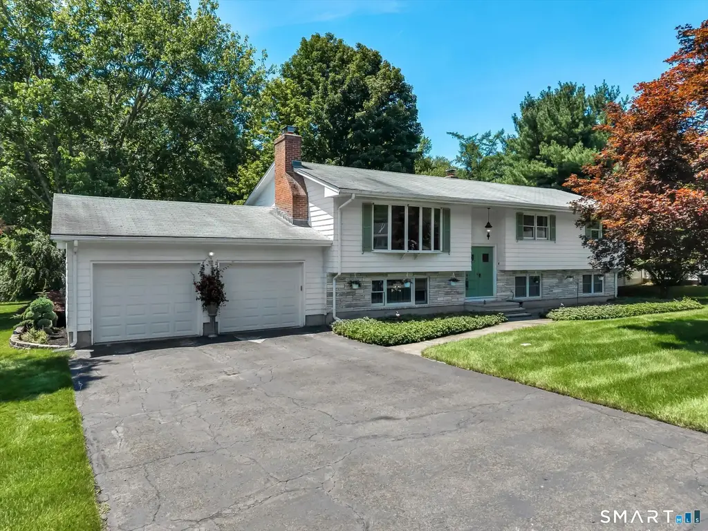 73 Rolling Ridge Road, Hamden
