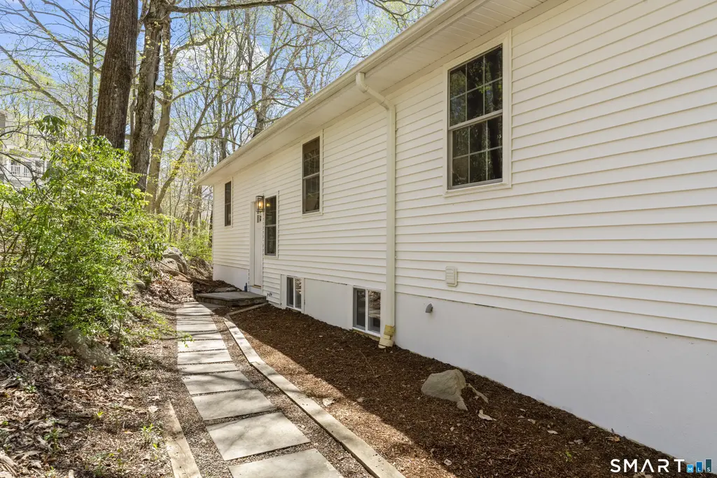 147 Thayer Pond Road, Wilton