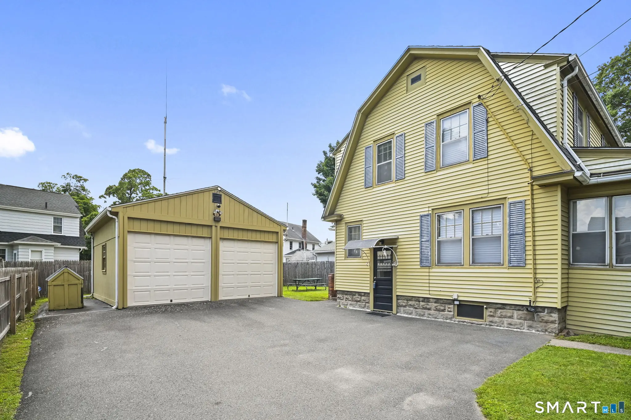 15 Bina Avenue, Windsor